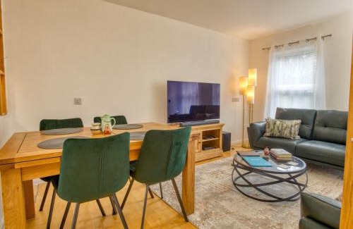 Lincoln Apartamento | Pass the Keys Cathedral Views Luxury Living Historic Lincoln
