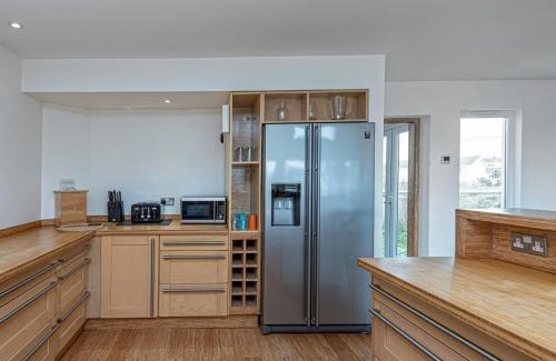 Rhosneigr Casa | Pass the Keys Celyn Y Mor Stunning Rhosneigr Family Beach House
