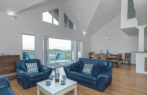 Rhosneigr Casa | Pass the Keys Celyn Y Mor Stunning Rhosneigr Family Beach House