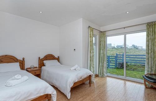 Rhosneigr Casa | Pass the Keys Celyn Y Mor Stunning Rhosneigr Family Beach House