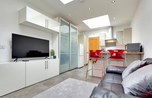 Mill Road Casa | Pass the Keys | Central & Modern Cabin on Mill Road