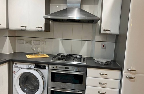 Edgware Apartamento | Pass the Keys | Central 2 Bed flat in Edgeware with Parking