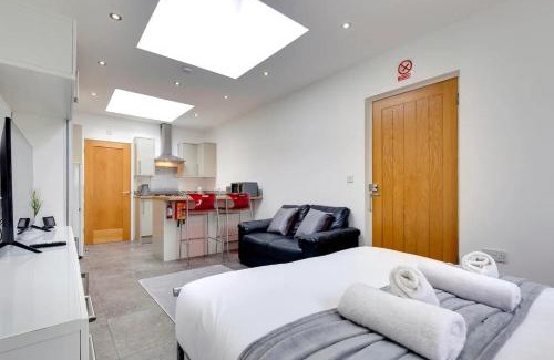 Mill Road Casa | Pass the Keys Central Modern Cabin on Mill Road