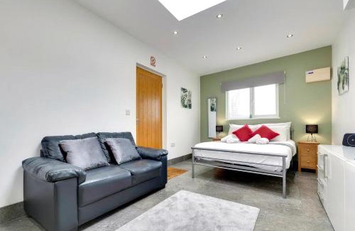 Mill Road Casa | Pass the Keys Central Modern Cabin on Mill Road