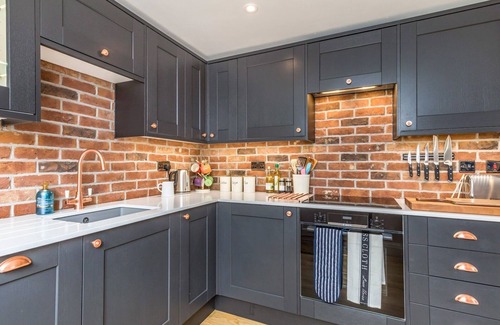 Stoughton Casa | Pass the Keys | Charming Country Cottage With Spectacular Views