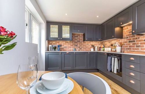 Stoughton Casa | Pass the Keys | Charming Country Cottage With Spectacular Views