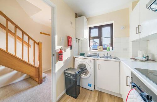 Hersham Casa | Pass the Keys Charming 1-Bed Study w garden