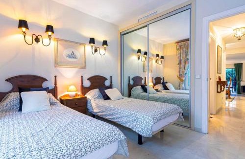 Urbanización Pinos Verdes Apartamento | Pass the Keys Charming Andalusian Ground Floor with Patio