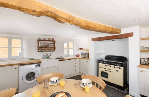 Bloxham Casa | Pass the Keys | Charming 16th Century Cottage in Central Bloxham
