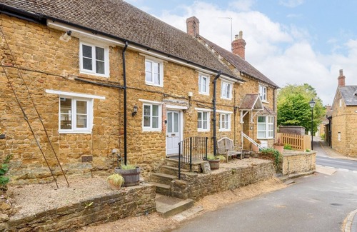 Bloxham Casa | Pass the Keys | Charming 16th Century Cottage in Central Bloxham
