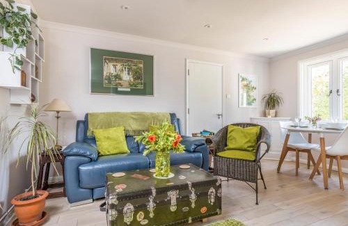Chichester Apartamento | Pass the Keys Charming Apartment Attached To Thatched Cottage