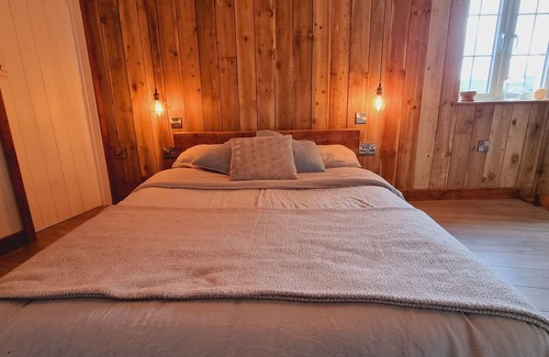 Bridford Casa | Pass the Keys | Charming 19th century country cottage for 2 guests
