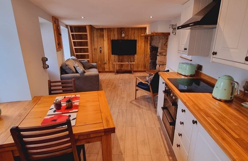 Bridford Casa | Pass the Keys | Charming 19th century country cottage for 2 guests