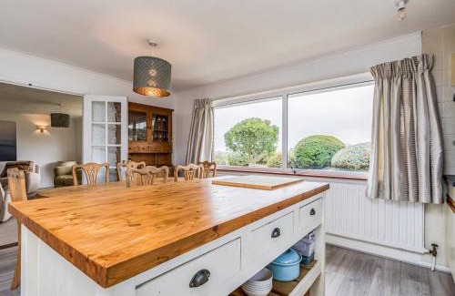 Emsworth Casa | Pass the Keys Charming Harbourside Cottage