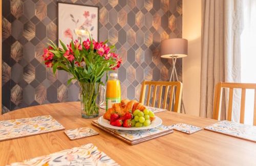 Telford Casa | Pass the Keys Charming Home Garden Family-Friendly Telford