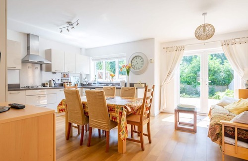 Chilham Casa | Pass the Keys | Cheerful 2-Bedroom house with Private parking