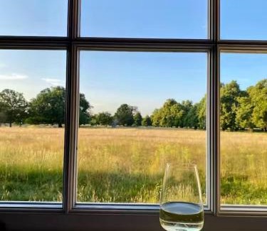Richmond-upon-Thames Apartamento | Pass the Keys Chic Flat with Bushy Park Views