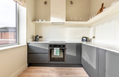 South Twickenham Apartamento | Pass the Keys | Chic, central loft-style studio