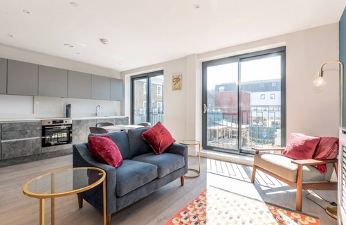 St. Mark's Apartamento | Pass the Keys | Chic Retreat Surbiton London, 1 minute to station