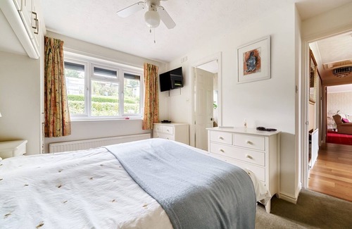 Exeter Casa | Pass the Keys | Close to Uni homely and suitable for families