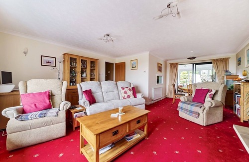 Exeter Casa | Pass the Keys | Close to Uni homely and suitable for families