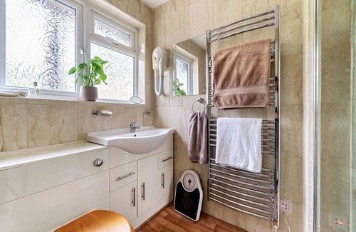 Exeter Casa | Pass the Keys | Close to Uni homely and suitable for families