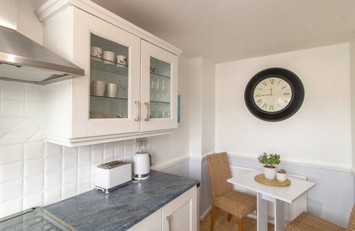 Cullercoats Casa | Pass the Keys | Cosy Seaside Home with Free Parking