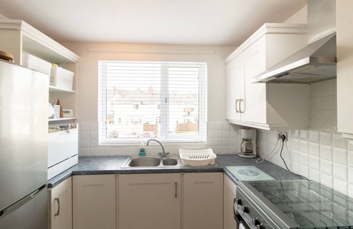 Cullercoats Casa | Pass the Keys | Cosy Seaside Home with Free Parking