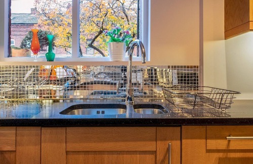 Ormeau Casa | Pass the Keys | Colourful, Quirky Artist-Owned 3 Bed Next to Cafes
