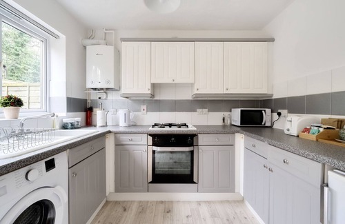 Walton-on-Thames Casa | Pass the Keys | Cosy 2BR Home in Walton