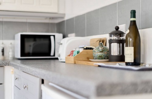 Walton-on-Thames Casa | Pass the Keys | Cosy 2BR Home in Walton