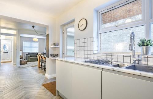 Ormeau Casa | Pass the Keys Cosy 2BR Home Ormeau Road Lots of Amenities