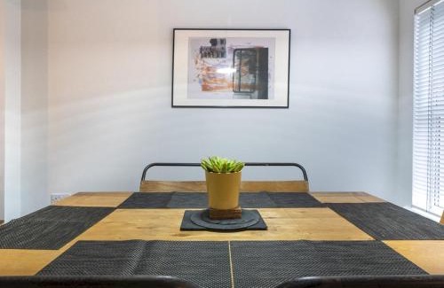Ormeau Casa | Pass the Keys Cosy 2BR Home Ormeau Road Lots of Amenities