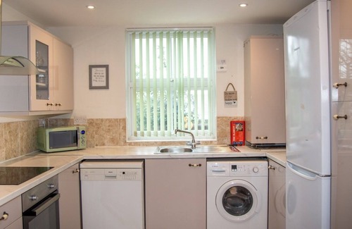 Rochester Casa | Pass the Keys | Cosy and Spacious House for 6
