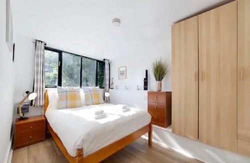 Cambridge Casa | Pass the Keys Cosy Cabin in Central Cambridge Free Parking