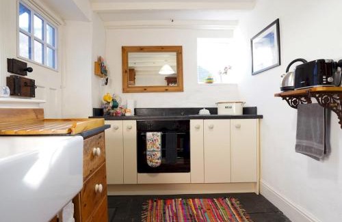Corris Casa | Pass the Keys Cosy Cottage in Corris One wellbehaved dog welcome