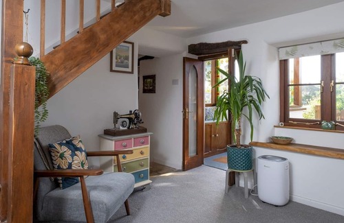 Nailsworth Casa | Pass the Keys | Cosy Cotswold cottage with stunning views