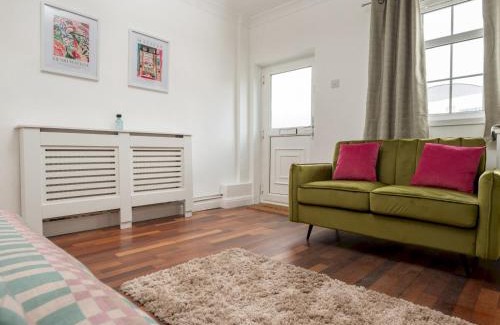 Knotty Ash Casa | Pass the Keys Cosy Liverpool Home. WiFi Parking Nr Alder Hey