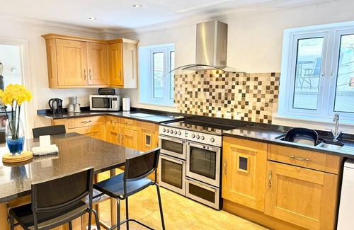 Reynoldston Casa | Pass the Keys | Countryside Retreat in Reynoldston Gower,Sleeps 10