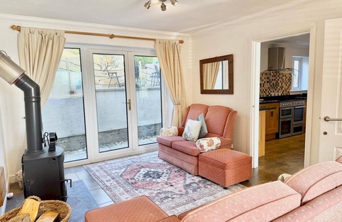 Reynoldston Casa | Pass the Keys | Countryside Retreat in Reynoldston Gower,Sleeps 10