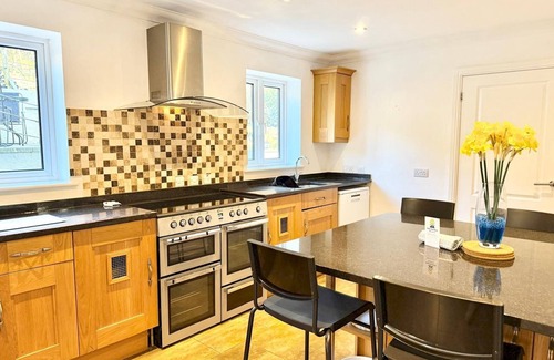 Reynoldston Casa | Pass the Keys | Countryside Retreat in Reynoldston Gower,Sleeps 10