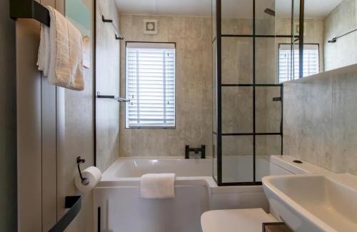 Whitley Bay Casa | Pass the Keys Cozy 2-Bed Lodge by the Sea – Whitley Bay Retreat
