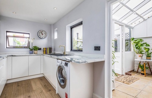 Felpham Casa | Pass the Keys | Delightful 2 Bed House a Stones Throw From Beach