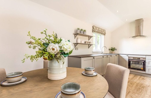 Funtington Casa | Pass the Keys | Delightful 2Bed Lodge in Downland Village