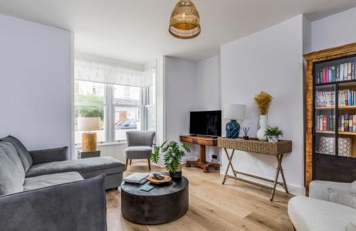 Felpham Casa | Pass the Keys Delightful 2 Bed House a Stones Throw From Beach