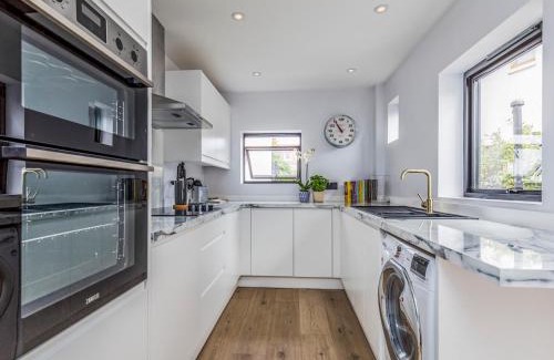 Felpham Casa | Pass the Keys Delightful 2 Bed House a Stones Throw From Beach