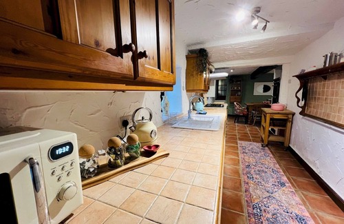 Youlgreave Casa | Pass the Keys | Dene Cottage - Perfect Location for 8 & Pets