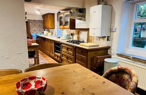 Youlgreave Casa | Pass the Keys | Dene Cottage - Perfect Location for 8 & Pets