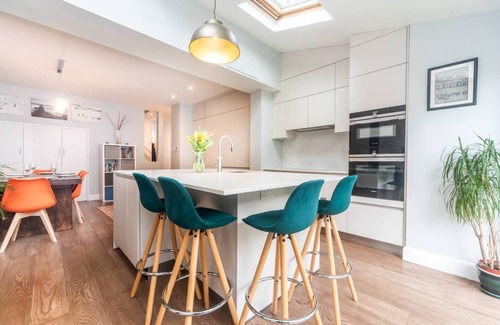 Earlsfield Casa | Pass the Keys | Elegant Family Home with Garden in Earlsfield