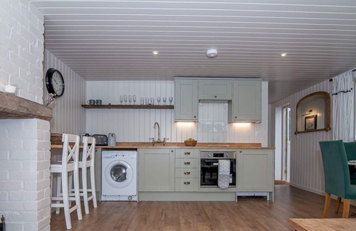 Eckington Casa | Pass the Keys | Elegant Home in Perfect Village